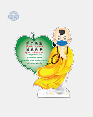 Tượng xốp Chú Tiểu Bình An nhắc đeo khẩu trang và sát khuẩn mùa COVID